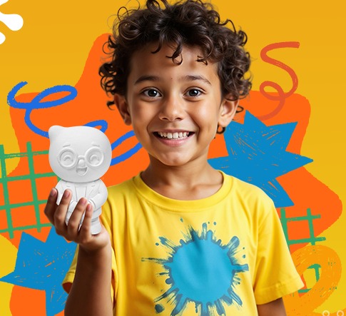 Criança se divertindo com pintura